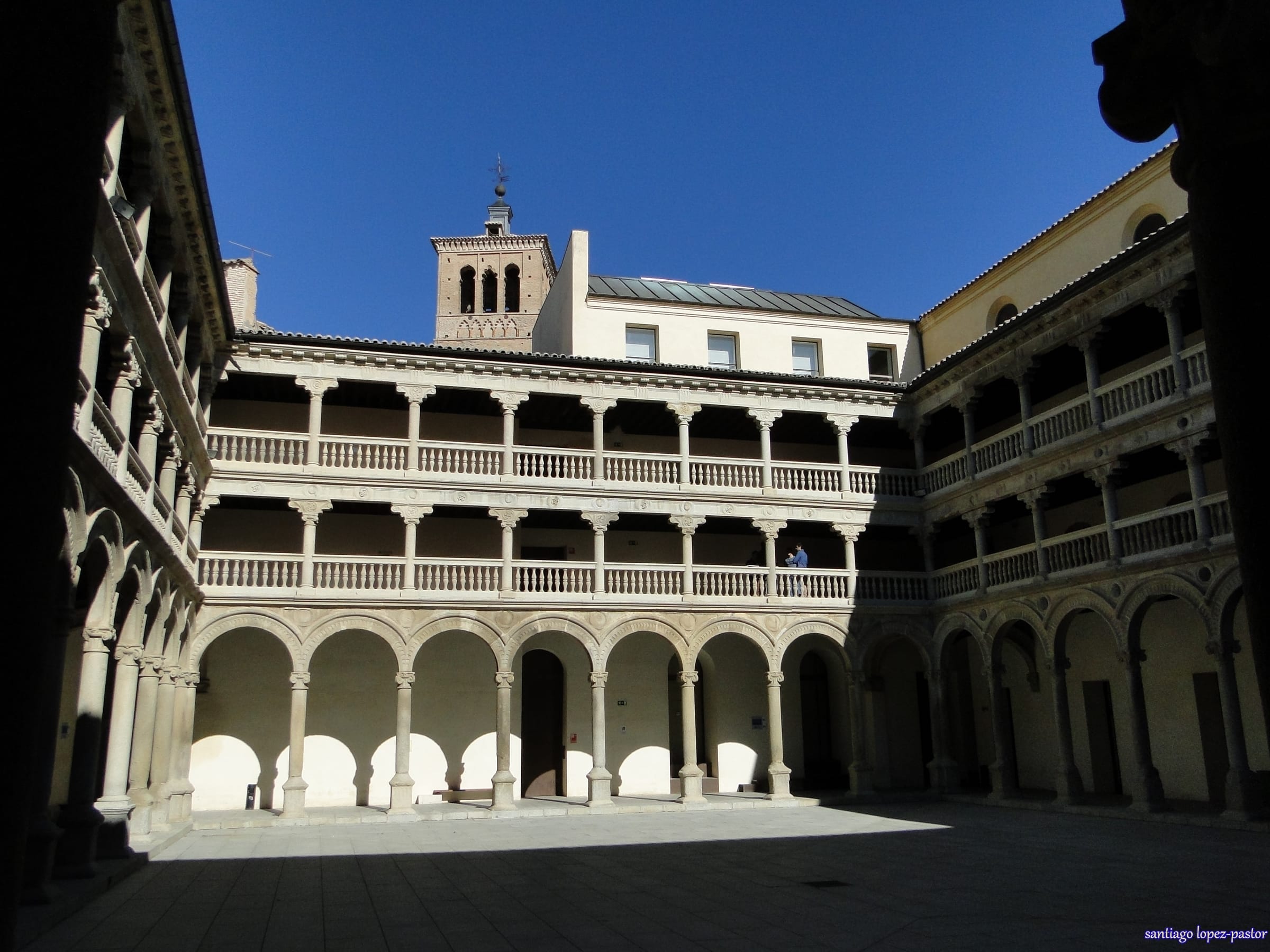 Fachada del Convento de San Pedro Mártir en Toledo, un lugar envuelto en historias de misterio y relatos oscuros.