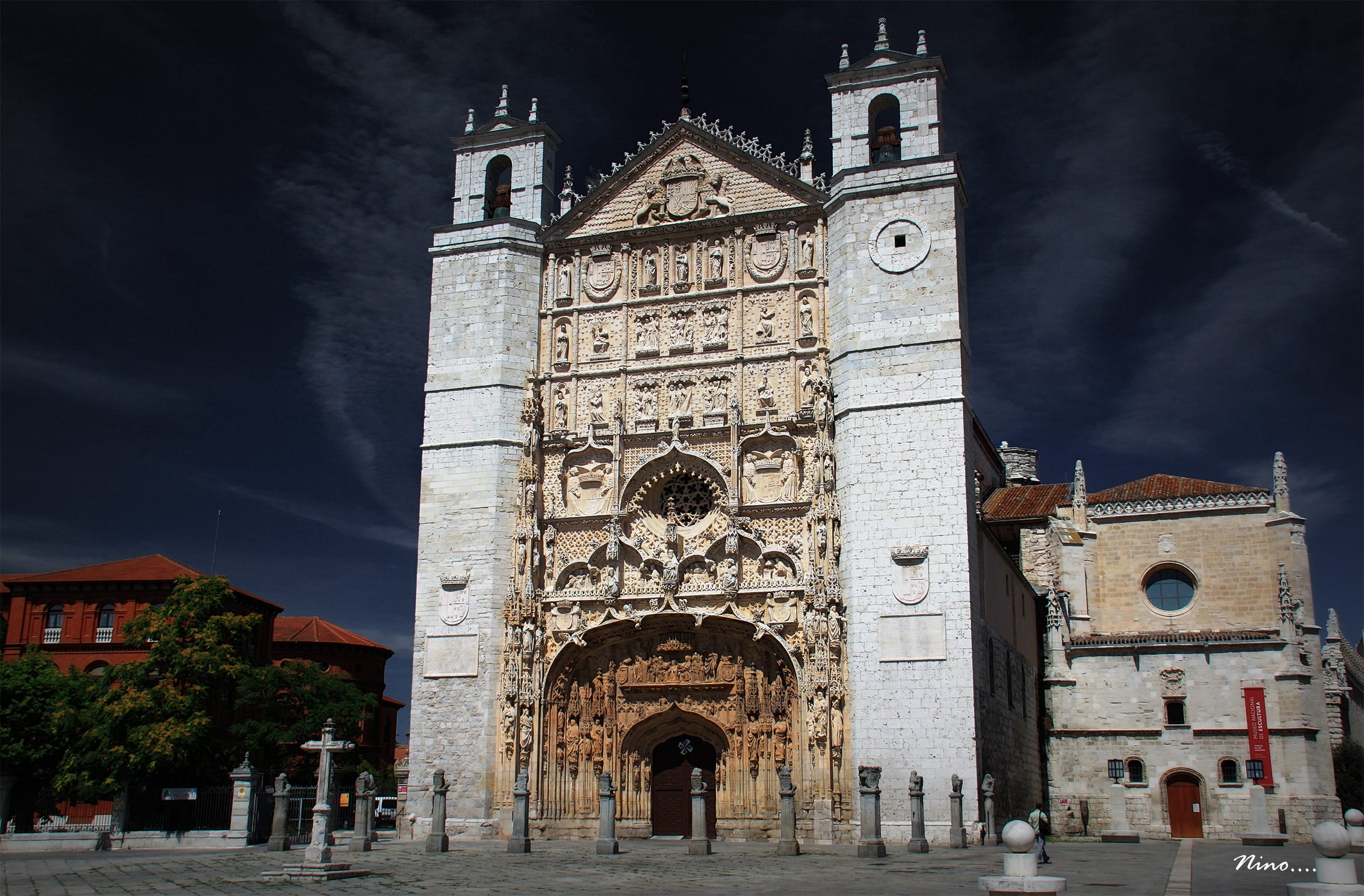 Turismo oscuro en Valladolid: Fachada gótica de la Iglesia de San Pablo y su historia en la Guerra Civil