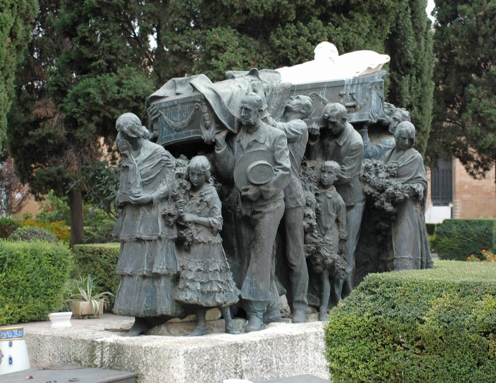 Ruta paranormal en Sevilla: Mausoleo de Joselito 'El Gallo' y sus leyendas en el Cementerio de San Fernando